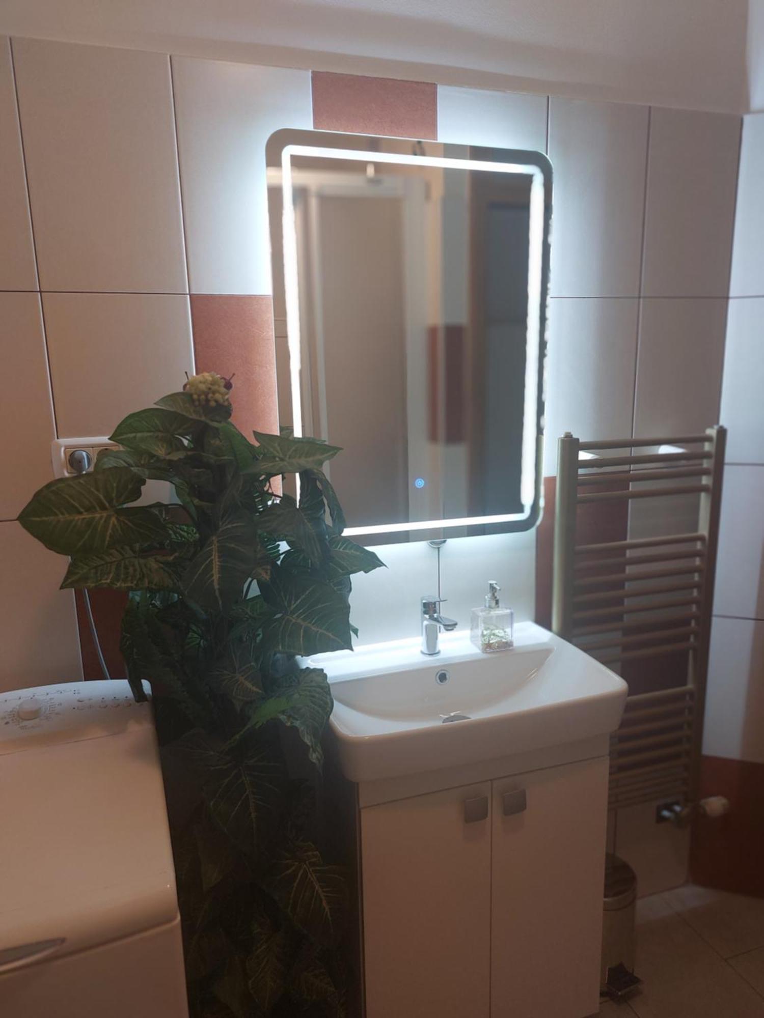 Okuka Apartment Split